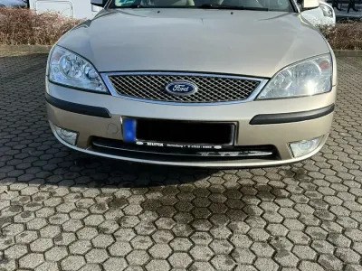 Gebraucht Ford Mondeo Ghia 115 PS (84 kW) 2004 Silber Limousine