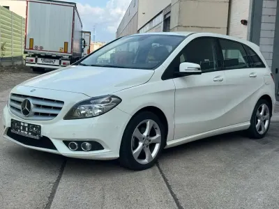 Gebraucht Mercedes B180 Edition 109 PS (80 kW) 2014 Weiß Kleinwagen