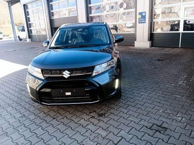 Neu Suzuki Vitara Comfort 110 PS (80 kW) 2026 Grau SUV