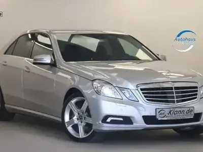 Gebraucht Mercedes E500 387 PS (284 kW) 2009 Iridiumsilber metalliclack (metallic) Limousine