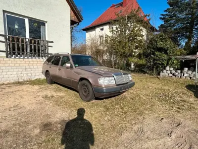 Gebraucht Mercedes E220 132 PS (97 kW) 1991 Braun Kombi