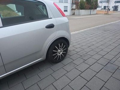 Gebraucht Fiat Grande Punto 77 PS (56 kW) 2012 Silber Kleinwagen