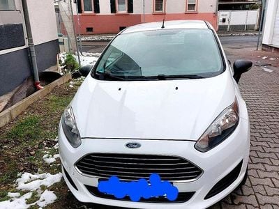 Gebraucht Ford Fiesta 60 PS (44 kW) 2015 Weiß Kleinwagen