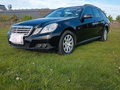 Second-hand Mercedes E250 204 CP (150 kW) 2010 Negru Berlinǎ