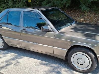 Gebraucht Mercedes 190 136 PS (100 kW) 1989 Grau Limousine