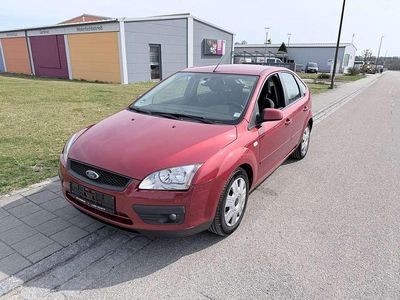 Gebraucht Ford Focus Trend 116 PS (85 kW) 2007 Ruby rouge Limousine