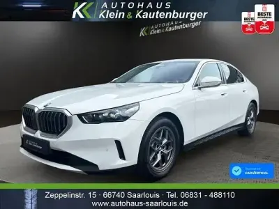 Gebraucht BMW 520 Sport Line 197 PS (144 kW) 2024 Weiß Limousine