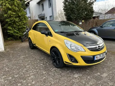 Gebraucht Opel Corsa Color Edition 101 PS (74 kW) 2011 Gelb Kleinwagen