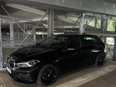 Gebraucht BMW 118 Advantage 136 PS (100 kW) 2023 Schwarz Limousine