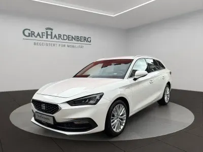 Gebraucht Seat Leon XCELLENCE 150 PS (110 kW) 2021 Weiß Limousine