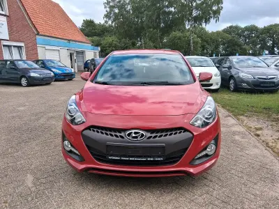 Gebraucht Hyundai i30 2012 Rot Kleinwagen