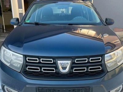 Blau Gebraucht 2018 Dacia Sandero Celebration Limousine | 10.400 € (Etwas zu teuer)