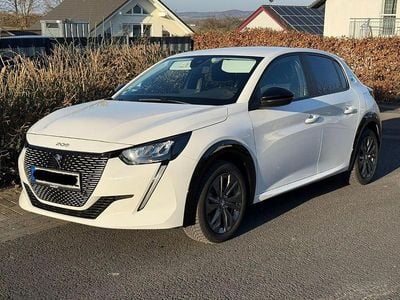 Gebraucht Peugeot e-208 Active 100 kW (136 PS) 2022 Weiß Kleinwagen