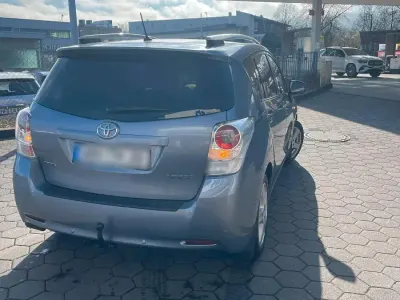 Gebraucht Toyota Verso 160 PS (117 kW) 2013 Grau Van / Kleinbus