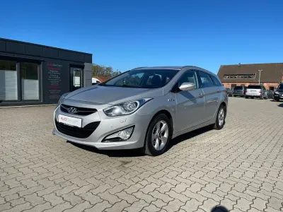Gebraucht Hyundai i40 Limited 141 PS (103 kW) 2014 Sleek silver / met metallic Limousine