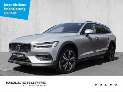 Gebraucht Volvo V60 CC Plus 197 PS (144 kW) 2024 Silver dawn / metallic Kombi