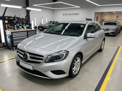 Gebraucht Mercedes A180 122 PS (89 kW) 2014 Silber Kleinwagen