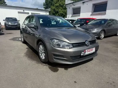 Gebraucht VW Golf VII Trendline 110 PS (80 kW) 2014 Limestone grey metallic Limousine