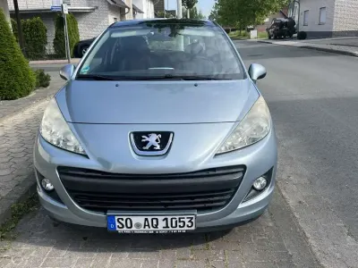 Gebraucht Peugeot 207 Urban Move 95 PS (69 kW) 2009 Limousine