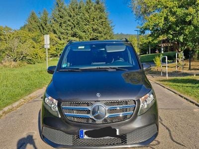 Mercedes V220