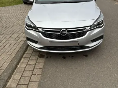 Usata Opel Astra Edition 105 CV (77 kW) 2017 Grigio Berlina