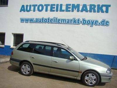 Gebraucht Toyota Avensis Terra 90 PS (66 kW) 1999 Grün metallic Kombi