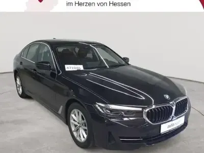 Gebraucht BMW 530 Sport Line 286 PS (210 kW) 2023 Saphirschwarz metallic Limousine