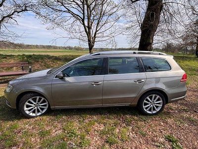 Gebraucht VW Passat Highline 140 PS (102 kW) 2012 Grau Kombi