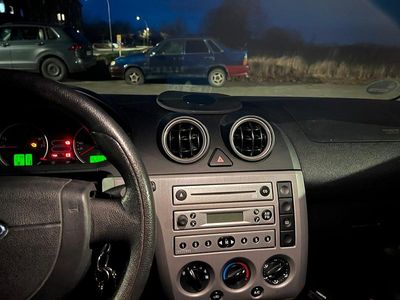 Gebraucht Ford Fiesta 60 PS (44 kW) 2005 Blau Kleinwagen