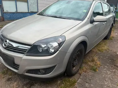 Gebraucht Opel Astra 116 PS (85 kW) 2008 Grau Limousine