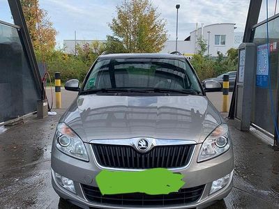 Grau Gebraucht 2013 Skoda Fabia Limousine | 6.000 € (Fairer Preis)