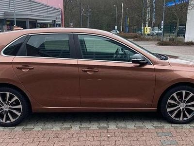 Gebraucht Hyundai i30 Comfort 120 PS (88 kW) 2017 Braun Limousine