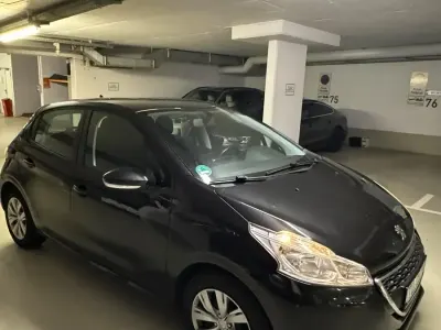 Gebraucht Peugeot 208 82 PS (60 kW) 2014 Schwarz Kleinwagen