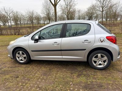 Gebraucht Peugeot 207 95 PS (69 kW) 2009 Silber Kleinwagen