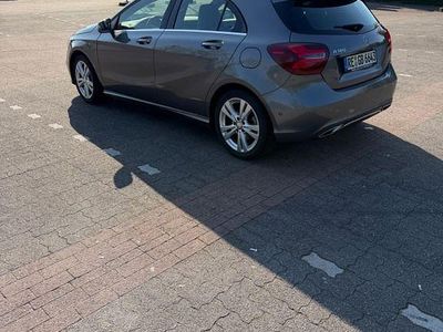 Usata Mercedes A180 Urban 122 CV (89 kW) 2017 Grigio Berlina