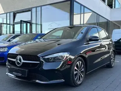 Gebraucht Mercedes B180 116 PS (85 kW) 2023 Schwarz Kleinwagen
