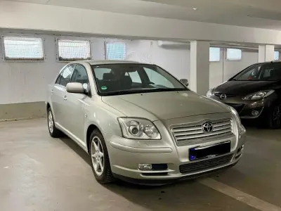 Gebraucht Toyota Avensis 129 PS (94 kW) 2005 Silber Kleinwagen