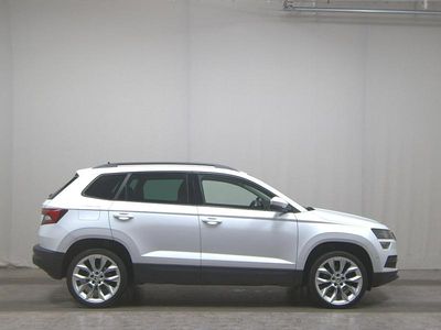 Weiss Gebraucht 2021 Skoda Karoq Style SUV | 18.880 € (Fairer Preis)