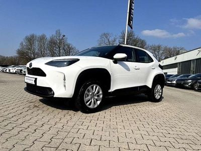 Neu Toyota Yaris Cross Comfort 131 PS (96 kW) 2025 Super white weiß metallic SUV