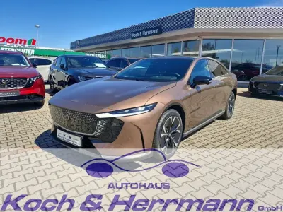 Neu Mazda 6e Takumi-Line 189 kW (258 PS) 2026 Braun Limousine
