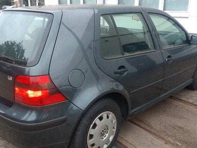 Blau Gebraucht 2000 VW Golf IV Kleinwagen | 3.000 € (Etwas zu teuer)