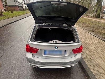 Gebraucht BMW 318 143 PS (105 kW) 2009 Silber Kombi