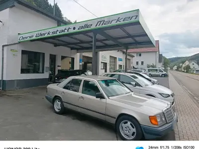 Brugt Mercedes 300 109 HK (80 kW) 1985 Guld Sedan