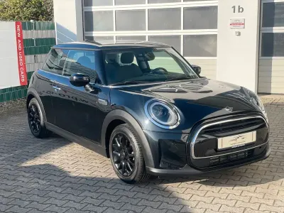 Używany Mini Cooper 136 KM (100 kW) 2023 Czarny Hatchback