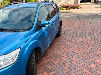 Gebraucht Ford Focus 2011 Blau Kombi