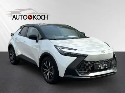 Neu Toyota C-HR 140 PS (102 kW) 2025 Platinum white pearl mc (089)/ SUV