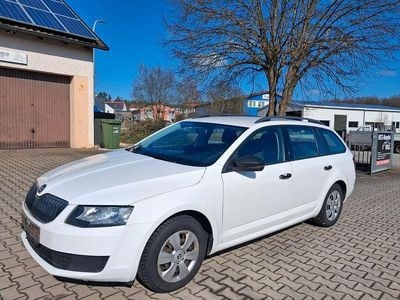 Gebraucht Skoda Octavia Active 105 PS (77 kW) 2014 Weiß Kleinwagen