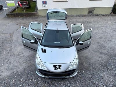 Gebraucht Peugeot 206 Basis 73 PS (53 kW) 2011 Grau Limousine