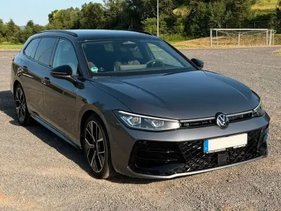 Gebraucht VW Passat R-line 150 PS (110 kW) 2024 Grau Kombi
