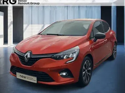 Nieuw Renault Clio V Evolution 115 PK (84 kW) 2026 Oranje Sedan